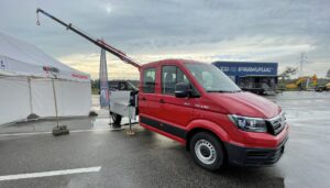 Żuraw Maxilift ML110S.3 E12V na samochodzie MAN TGE